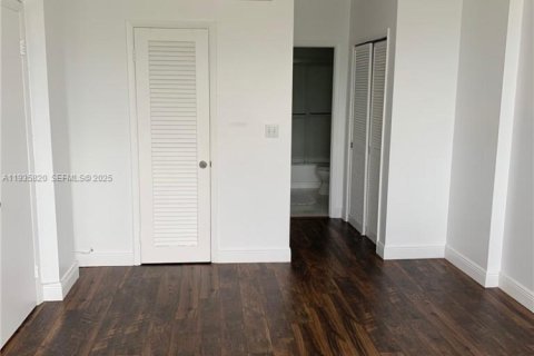 Condo in North Bay Village, Florida, 1 bedroom  № 1994402 - photo 7