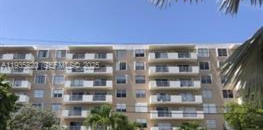 Condo in North Bay Village, Florida, 1 bedroom  № 1994402
