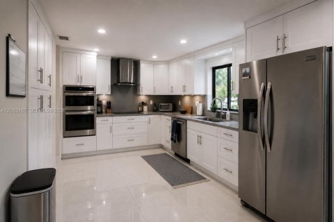 Villa ou maison à vendre à Hialeah, Floride: 3 chambres, 179.86 m2 № 2348637 - photo 3