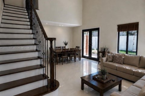 Villa ou maison à vendre à Hialeah, Floride: 3 chambres, 179.86 m2 № 2348637 - photo 2