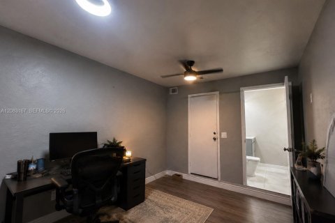 Villa ou maison à vendre à Hialeah, Floride: 3 chambres, 179.86 m2 № 2348637 - photo 5