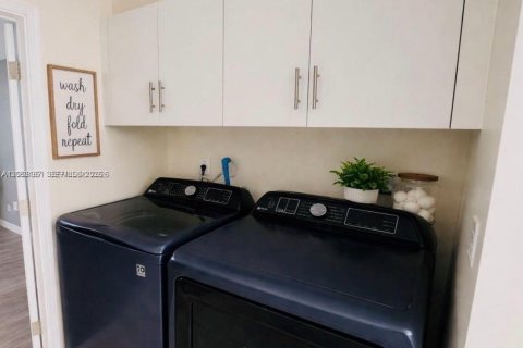 Villa ou maison à vendre à Hialeah, Floride: 3 chambres, 179.86 m2 № 2348637 - photo 8