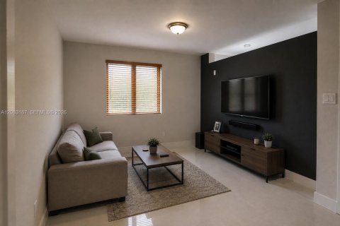 Villa ou maison à vendre à Hialeah, Floride: 3 chambres, 179.86 m2 № 2348637 - photo 4