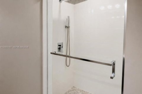 Villa ou maison à vendre à Hialeah, Floride: 3 chambres, 179.86 m2 № 2348637 - photo 7
