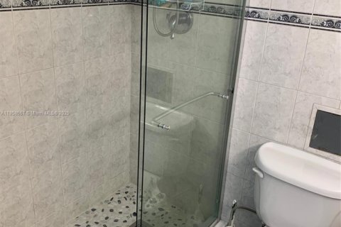 Condo in Miami Beach, Florida, 2 bedrooms  № 1882091 - photo 13