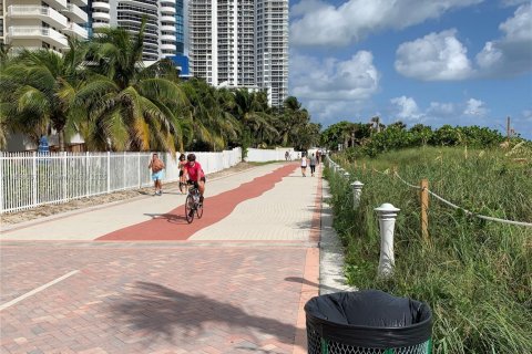 Condo in Miami Beach, Florida, 2 bedrooms  № 1882091 - photo 22