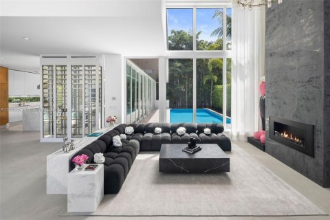 House in Miami Beach, Florida 3 bedrooms, 328.32 sq.m. № 1939115 - photo 6