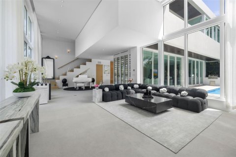 House in Miami Beach, Florida 3 bedrooms, 328.32 sq.m. № 1939115 - photo 4
