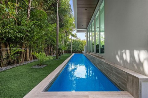 House in Miami Beach, Florida 3 bedrooms, 328.32 sq.m. № 1939115 - photo 27