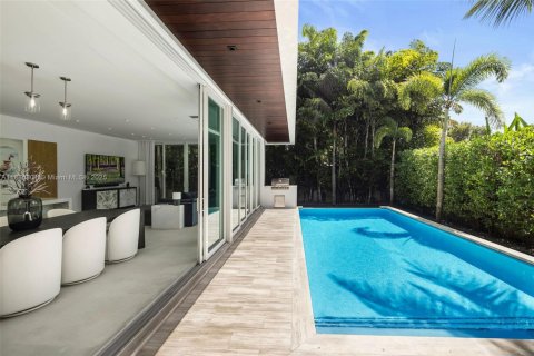 House in Miami Beach, Florida 3 bedrooms, 328.32 sq.m. № 1939115 - photo 28