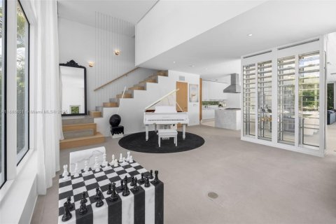 House in Miami Beach, Florida 3 bedrooms, 328.32 sq.m. № 1939115 - photo 12