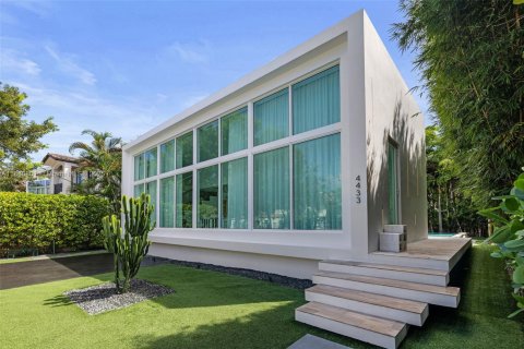 House in Miami Beach, Florida 3 bedrooms, 328.32 sq.m. № 1939115 - photo 3