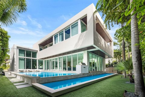 House in Miami Beach, Florida 3 bedrooms, 328.32 sq.m. № 1939115 - photo 23