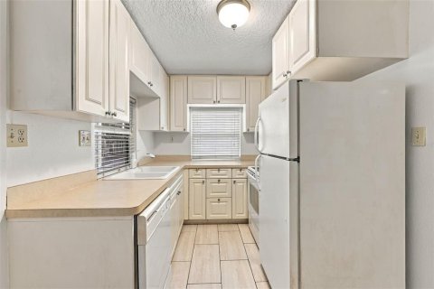 House in Dunedin, Florida 2 bedrooms, 62.43 sq.m. № 2394053 - photo 18