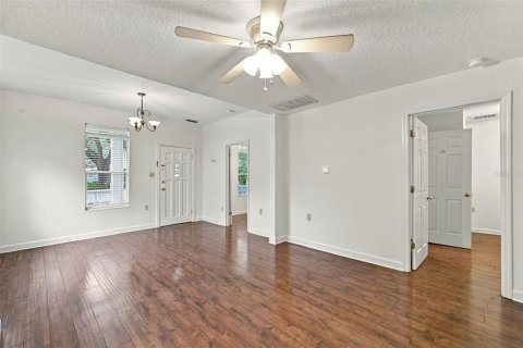 House in Dunedin, Florida 2 bedrooms, 62.43 sq.m. № 2394053 - photo 17