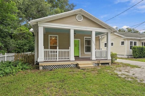 House in Dunedin, Florida 2 bedrooms, 62.43 sq.m. № 2394053