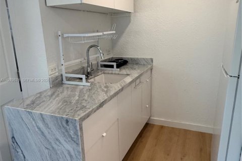 Commercial property in Miami, Florida № 2043478 - photo 7