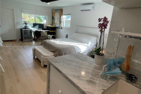 Commercial property in Miami, Florida № 2043478 - photo 3