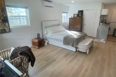 Commercial property in Miami, Florida № 2043478 - photo 2