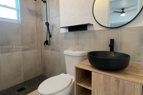 Commercial property in Miami, Florida № 2043478