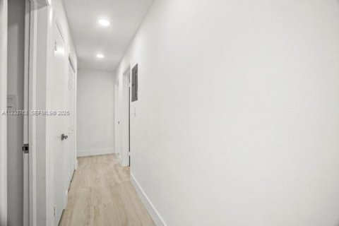 Купить виллу или дом в Окленд-Парк, Флорида 4 спальни, 170.94м2, № 1992039 - фото 24