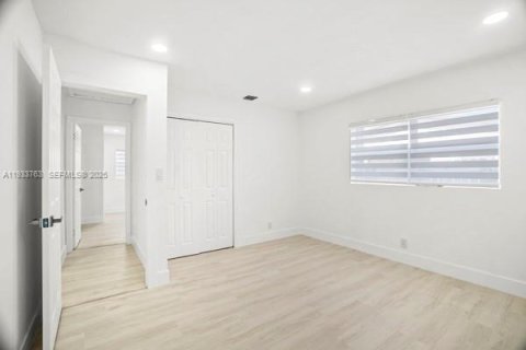 Купить виллу или дом в Окленд-Парк, Флорида 4 спальни, 170.94м2, № 1992039 - фото 23