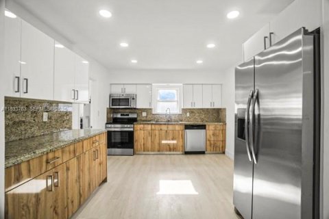 Купить виллу или дом в Окленд-Парк, Флорида 4 спальни, 170.94м2, № 1992039 - фото 16