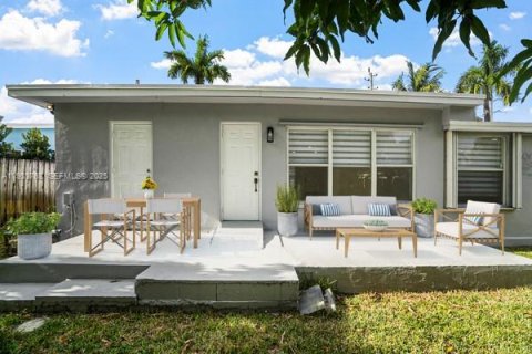 Купить виллу или дом в Окленд-Парк, Флорида 4 спальни, 170.94м2, № 1992039 - фото 2