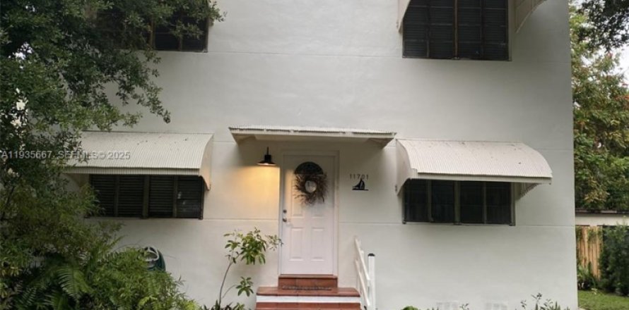 Casa en Biscayne Park, Florida 3 dormitorios, 167.22 m2 № 1993800