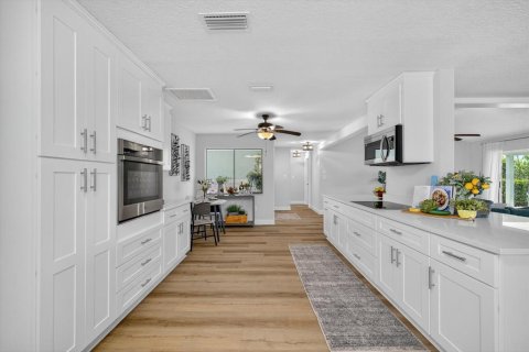 Villa ou maison à vendre à New Port Richey, Floride: 3 chambres, 208.47 m2 № 1898572 - photo 12