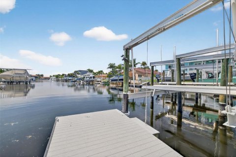 Villa ou maison à vendre à New Port Richey, Floride: 3 chambres, 208.47 m2 № 1898572 - photo 4