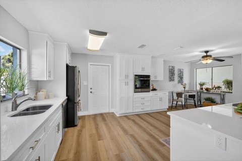 Villa ou maison à vendre à New Port Richey, Floride: 3 chambres, 208.47 m2 № 1898572 - photo 17