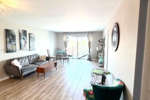 Copropriété à louer à Hallandale Beach, Floride: 2 chambres, 86.86 m2 № 2068108 - photo 6