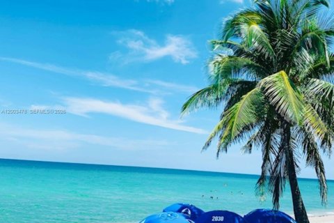 Condo à Hallandale Beach, Floride, 2 chambres  № 2068108