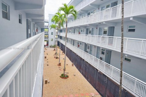 Copropriété à louer à Hallandale Beach, Floride: 2 chambres, 86.86 m2 № 2068108 - photo 22
