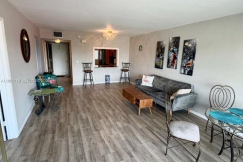 Copropriété à louer à Hallandale Beach, Floride: 2 chambres, 86.86 m2 № 2068108 - photo 7