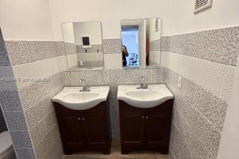 Copropriété à louer à Hallandale Beach, Floride: 2 chambres, 86.86 m2 № 2068108 - photo 12