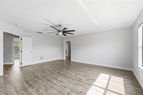 House in Oviedo, Florida 5 bedrooms, 275.46 sq.m. № 2429550 - photo 23