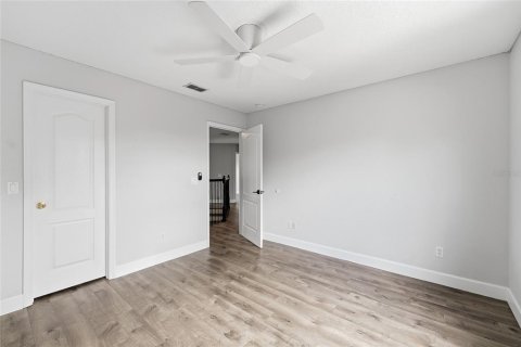 House in Oviedo, Florida 5 bedrooms, 275.46 sq.m. № 2429550 - photo 27