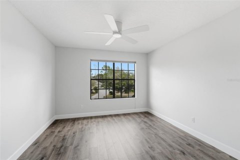 House in Oviedo, Florida 5 bedrooms, 275.46 sq.m. № 2429550 - photo 30