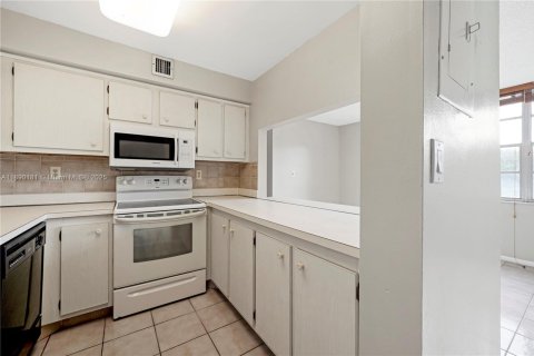 Condo in Davie, Florida, 2 bedrooms  № 1953257 - photo 13