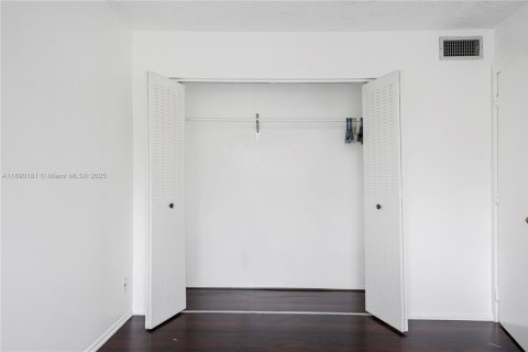 Condo in Davie, Florida, 2 bedrooms  № 1953257 - photo 16