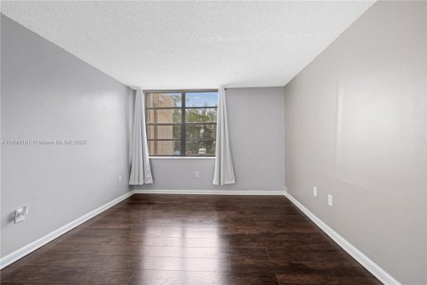 Condo in Davie, Florida, 2 bedrooms  № 1953257 - photo 19