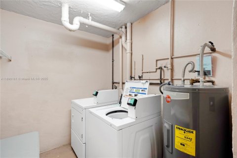 Condo in Davie, Florida, 2 bedrooms  № 1953257 - photo 23