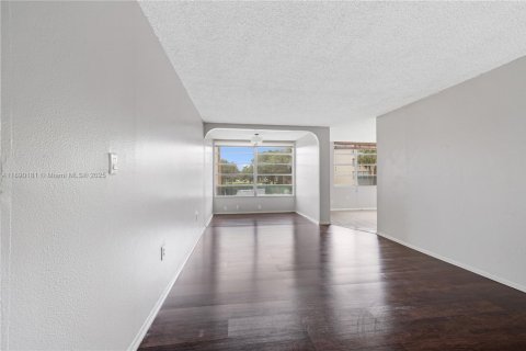 Condo in Davie, Florida, 2 bedrooms  № 1953257 - photo 2