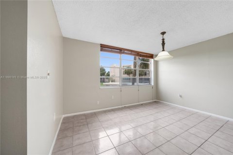 Condo in Davie, Florida, 2 bedrooms  № 1953257 - photo 8