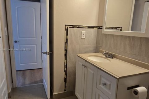 Condo in Hallandale Beach, Florida, 2 bedrooms  № 1799318 - photo 14