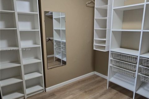 Condo in Hallandale Beach, Florida, 2 bedrooms  № 1799318 - photo 13