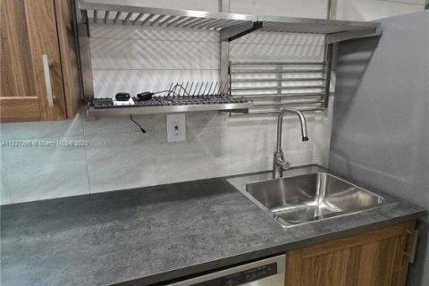 Condo in Hallandale Beach, Florida, 2 bedrooms  № 1799318 - photo 5