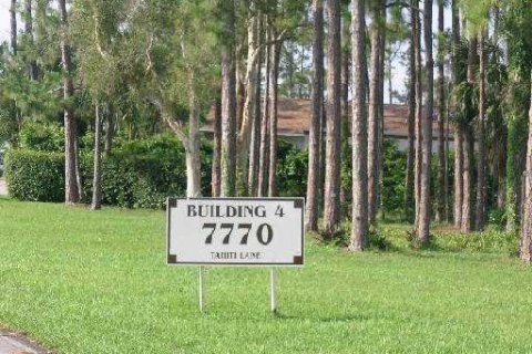 Condo in Lake Worth, Florida, 2 bedrooms  № 810669 - photo 1